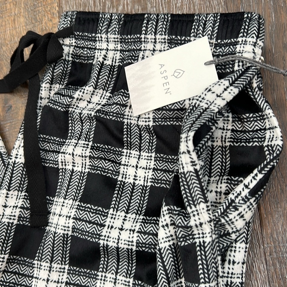 Aspen - 2/$50 - ‘Plaid – black &white’ lounge pants. Size: Large. NWT. Firm! - Picture 2 of 2